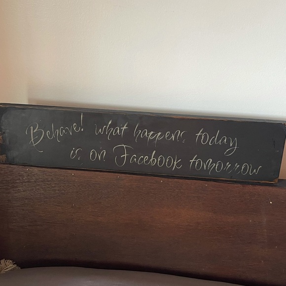 Hilarious Facebook Sign - Picture 5 of 10